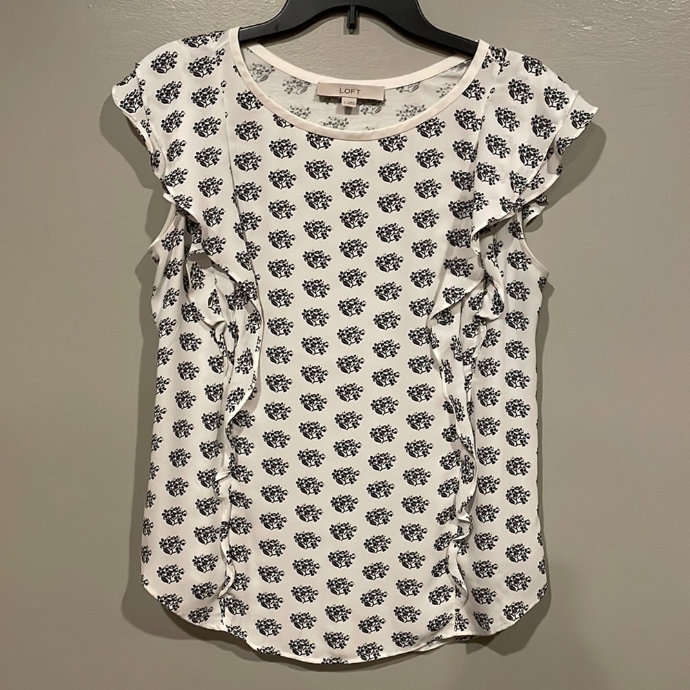 Loft flutter sleeve blouse